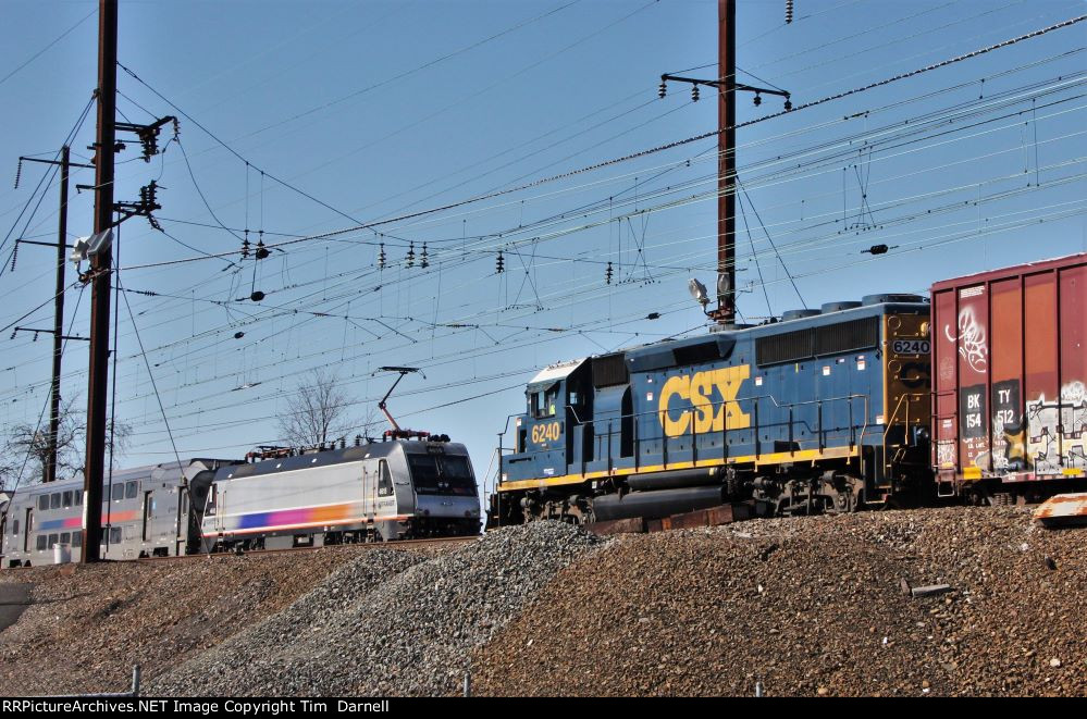 NJT 4615 WB meets CSAO WPBS3
